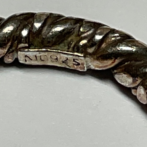 Sterling Silver Twist Ring. Size 6.5 - Picture 5 of 6